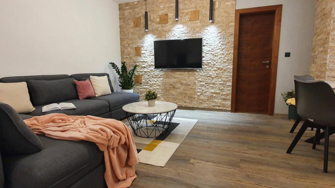 Apartments Lucic Слуни Экстерьер фото