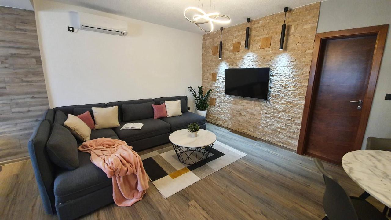 Apartments Lucic Слуни Экстерьер фото