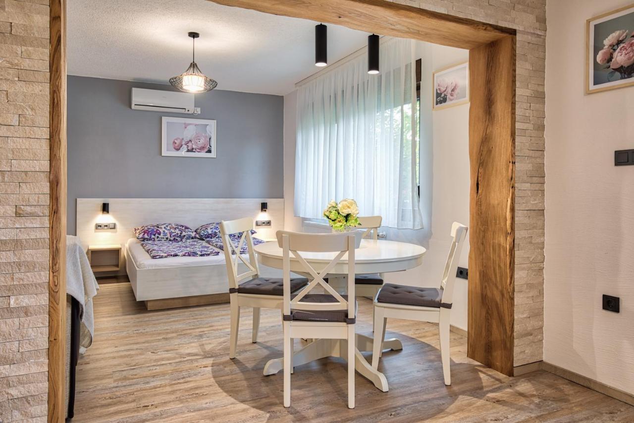 Apartments Lucic Слуни Экстерьер фото
