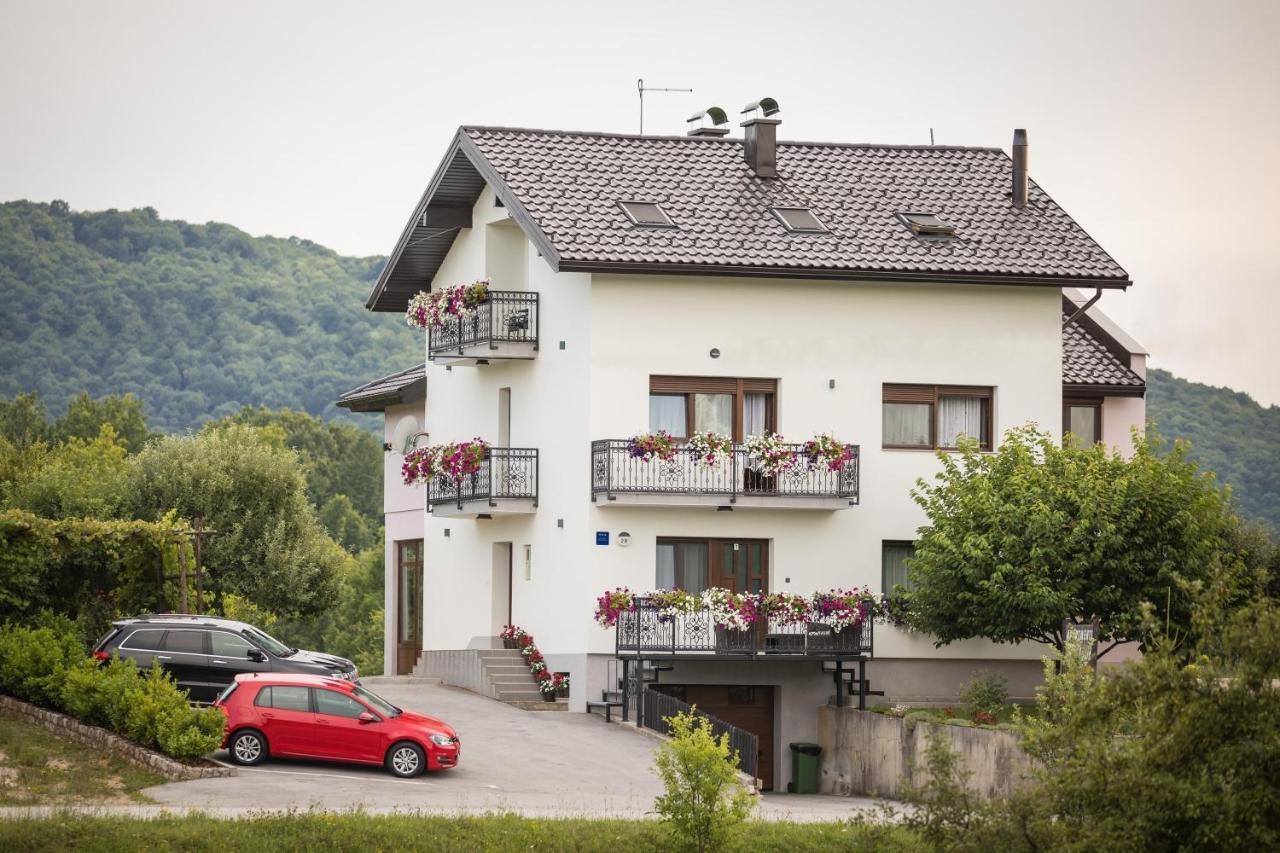 Apartments Lucic Слуни Экстерьер фото